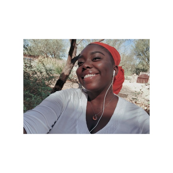 Meet your Posher, Na'Imah - Picture 1 of 2